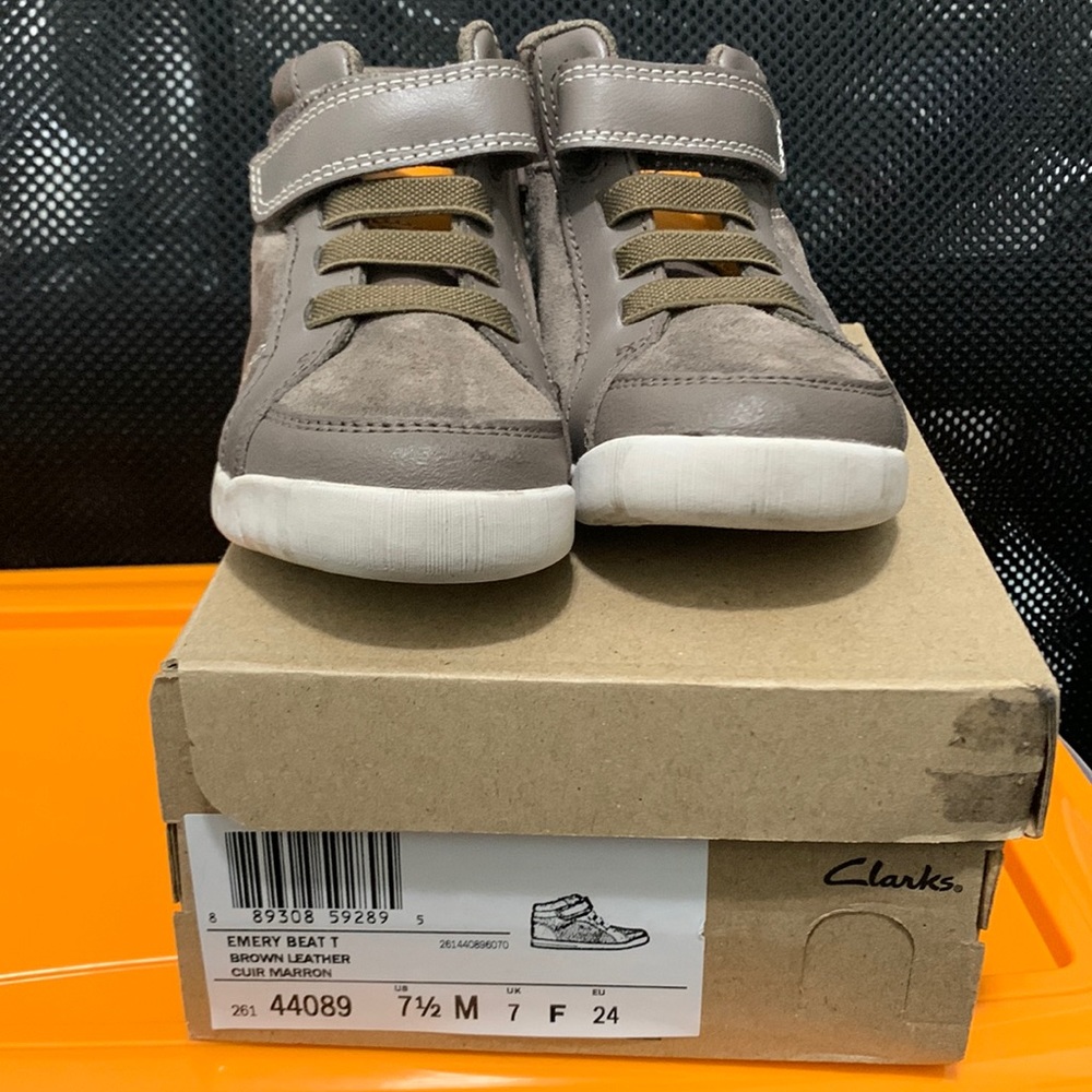 Toddler 7 1/2 Clark shoes